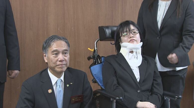 阿部知事と山田幸奈さん