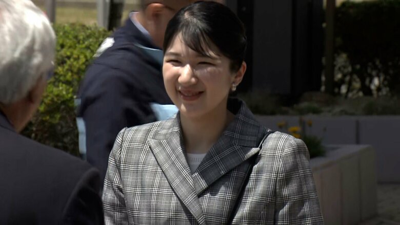 富来行政センターに到着された愛子さま