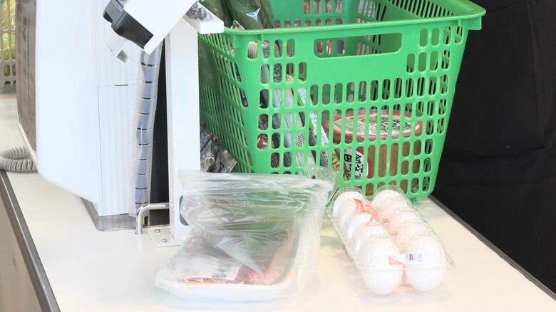 この店ではレジで生ものをポリ袋に入れるサービスは続ける予定