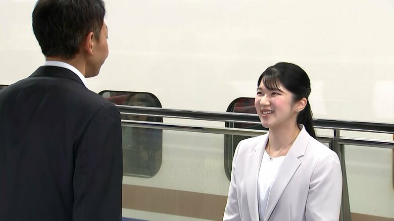 金沢駅に到着された愛子さま