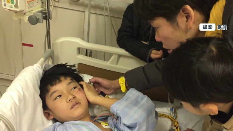 友人たちの声を聞き、意識を取り戻す