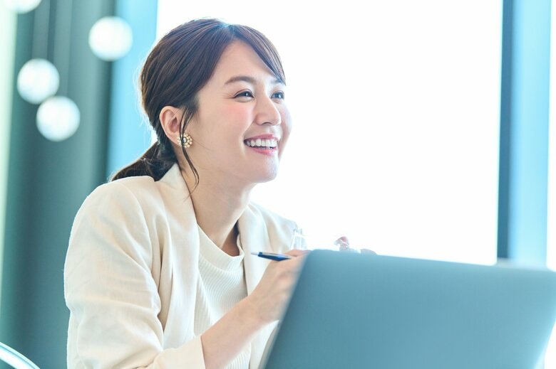「聴く」ことも自己理解を深める機会に（画像：イメージ）