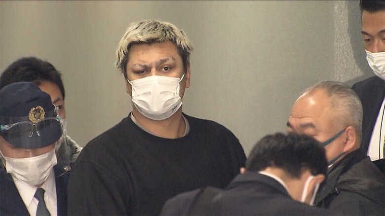 今月19日、乱闘に関わった容疑者が、次々と小岩署に連行されてきた（コマツ容疑者）