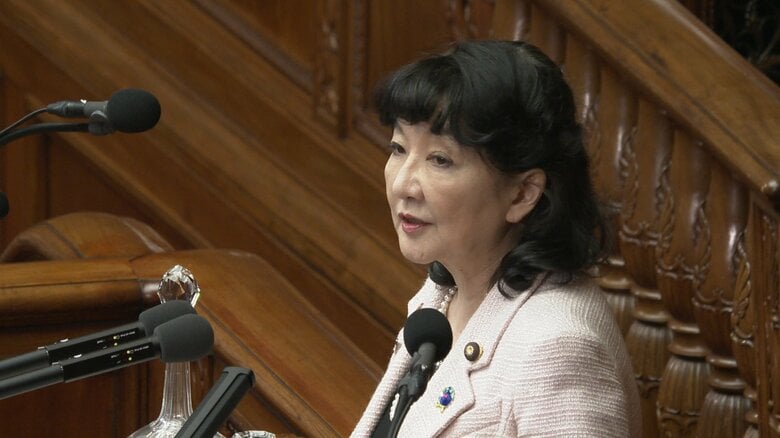 「きょう限定」の片山さつき財務相のハーフアップ姿