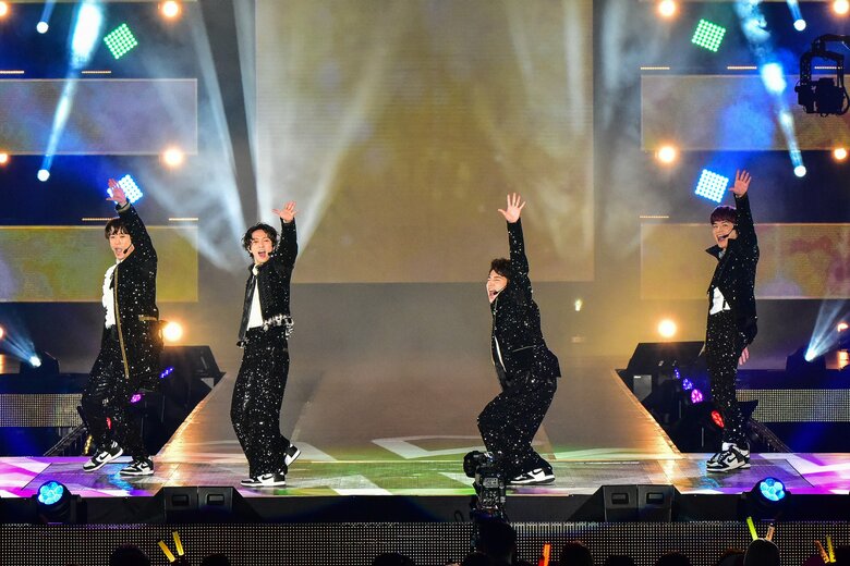 ふぉ～ゆ～(C)Rakuten GirlsAward 2023 AUTUMN/WINTER