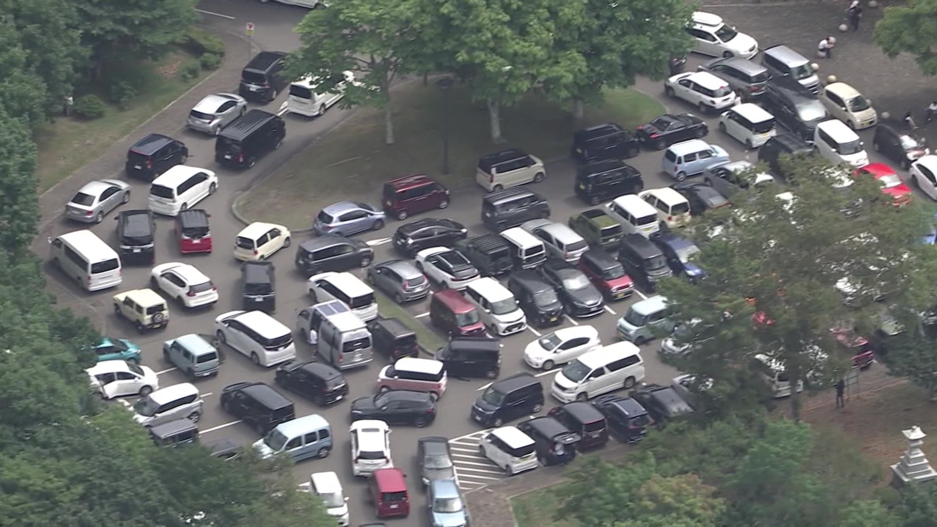 【真冬の夜の避難どうする】津波警報で約4万2000人に避難指示…避難所へ向かう車の列で“渋滞”発生「いつでもどこでも寝られる」「寒くなると徒歩はちょっと厳しい」断念する人も〈北海道〉