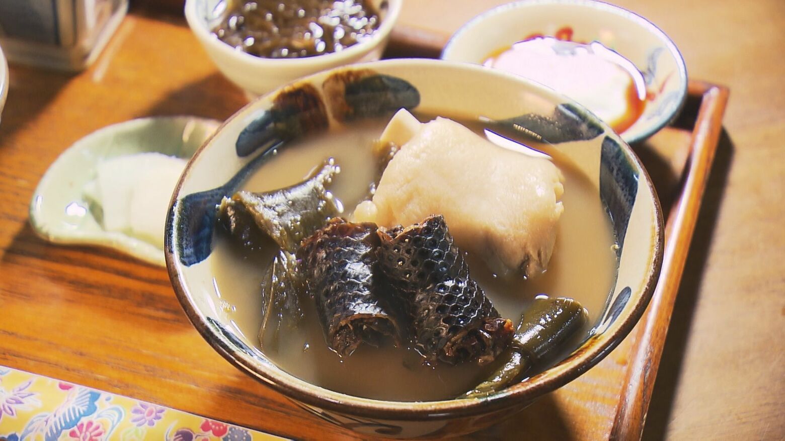 「神秘的すぎて言葉にできない」400年の歴史が生み出す神の恵み・イラブー汁 この味を求め沖縄を訪れる観光客も |FNNプライムオンライン