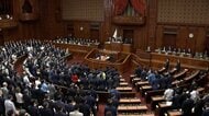 政府が皇室典範改正案を閣議決定　国旗損壊罪法案も衆院通過