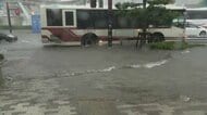 愛知と岐阜に「線状降水帯」発生　名古屋市の栄駅前の交差点が冠水　地下道の入り口スレスレまで押し寄せる雨水