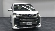 トヨタ初 スマホ操作で駐車できる車 ミニバンがモデルチェンジ