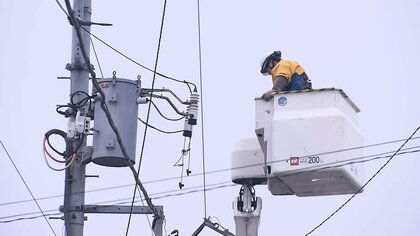 「電柱の上のところから火が…トイレが流れない」」東京・目黒区や世田谷区で2600軒一時停電　電柱のコンデンサー劣化し煙出たか