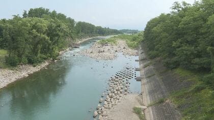 「川に飛び込み、浮かんでこない」高校生（15）が溺れて死亡　友人3人と川遊び中に…「信じたくない、思いやりのある優しい子」　付近には「水際注意」の看板