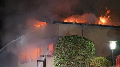 成田山表参道の老舗うなぎ店「駿河屋」で火災　客ら約120人避難　成田祇園祭中止　11日の山車・屋台も取りやめ