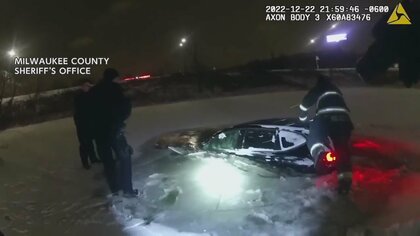 【約ｰ20℃】極寒の池に車転落　車内に閉じ込められ胸まで水が…緊迫の救出劇　アメリカ