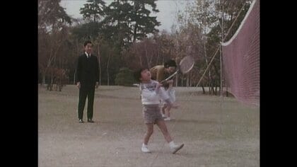 昭和46年(1971年)11月 お庭でバドミントンを楽しまれる当時の皇太子ご一家
