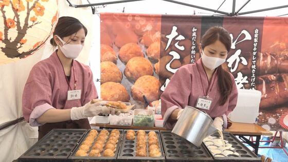 そっくりな2人が並んで焼く 双子の姉妹が営む たこ焼き屋台 夢は姉妹で店舗 そこで一生焼きます