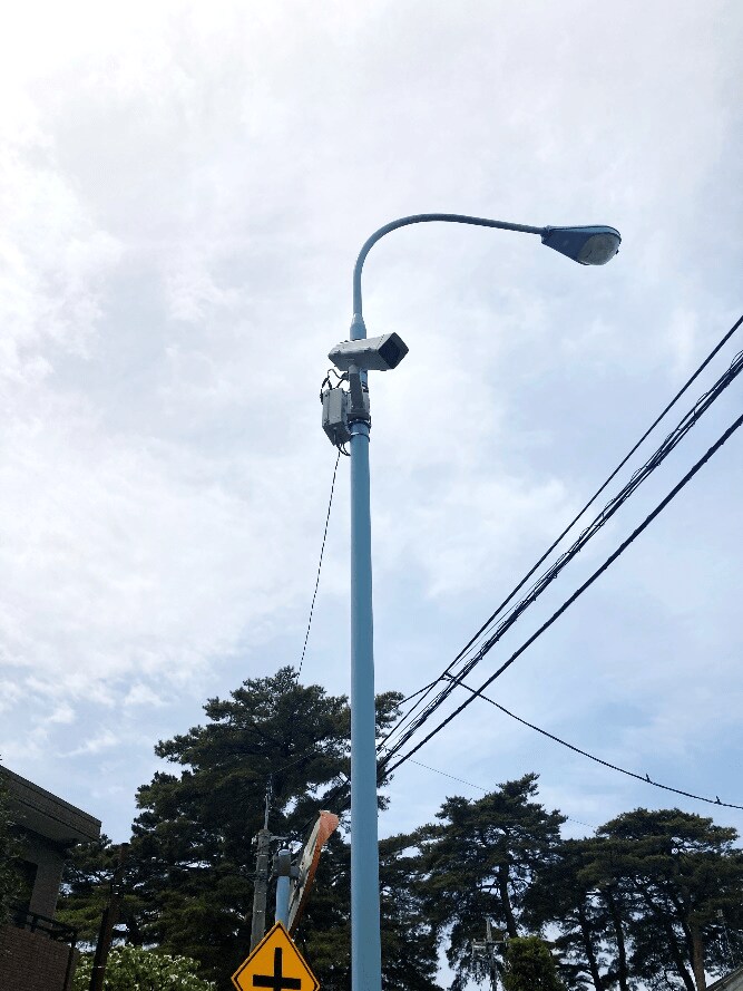 道路灯に設置したカメラ(提供:NEC)
