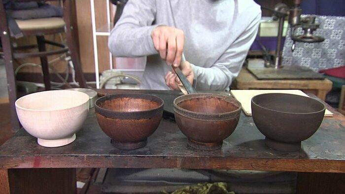 塗って乾かす作業を繰り返す