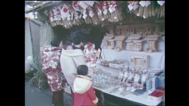江戸時代から続く「年の市」しめ縄を買い求める人で賑わった
