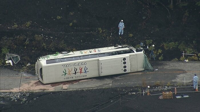 横転した観光バス(2022年10月)