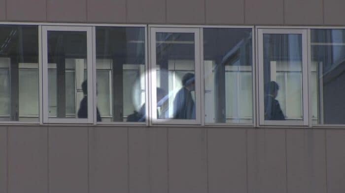 渡り廊下を通って裁判に臨んだ桂田社長
