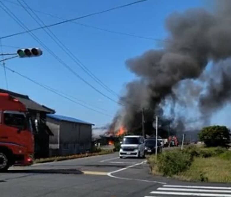 【速報】岡山市南区内尾で建物火災　JR瀬戸大橋線・妹尾駅の南西　消防車など１０台が出て活動中【岡山】｜FNNプライムオンライン