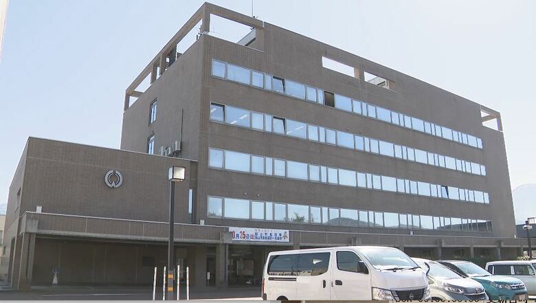 長野・飯山市長選が告示　現職と新人の合わせて3人が立候補　JR飯山駅前の開発や人口減少の進む街の活性化など焦点　投開票は25日｜FNNプライムオンライン