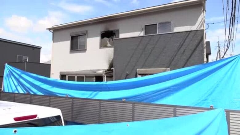 伊万里市 家族4人死亡の住宅火災　警察が現場検証「1階から出火」の可能性【佐賀県】｜FNNプライムオンライン