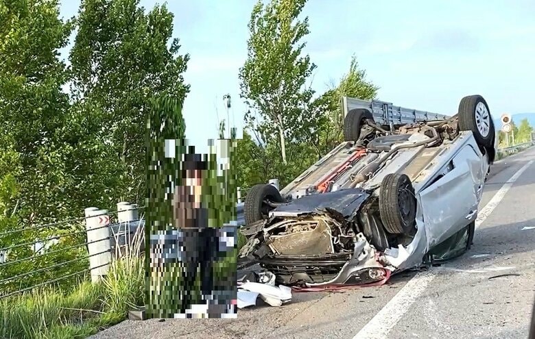【動画あり】前方部分を破損した車がゴロンとひっくり返る_深川留萌自動車道で走行中の乗用車が横転_単独事故か_ドライバーの命に別条なし〈北海道〉｜FNNプライムオンライン