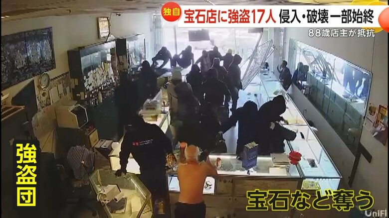 車で入り口を破壊…宝石店に強盗17人押し入る　店主は突き飛ばされ脳卒中に　カメラが捉えた犯行の一部始終　アメリカ・カリフォルニア州｜FNNプライムオンライン