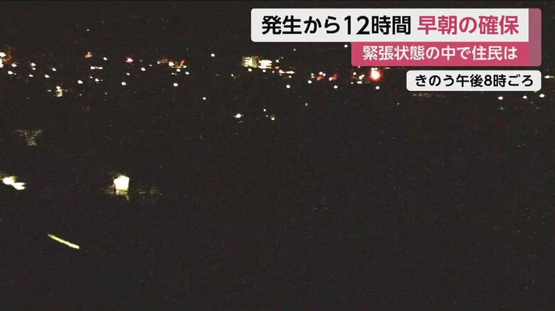 25日午後8時ごろ。暗闇の中で、銃声のような音が響き、緊張状態が続く