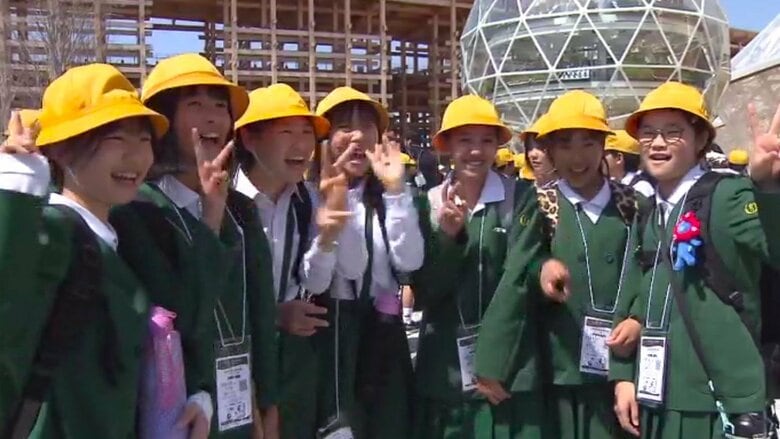 無料招待で万博会場を訪れた子供たち　4月14日