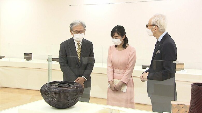 「日本伝統工芸展」を視察される佳子さま（今年9月）