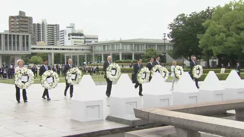広島市・平和公園の原爆慰霊碑に献花するG7首脳　19日