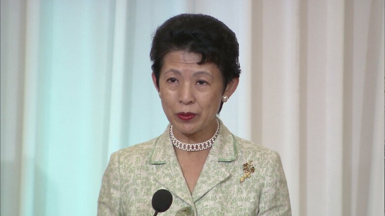 おことばを述べられる久子さま