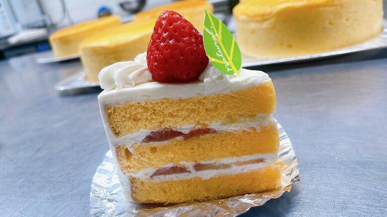 6カットより少し小さい8カットサイズのショートケーキ（画像提供：パティスリーミムラ）