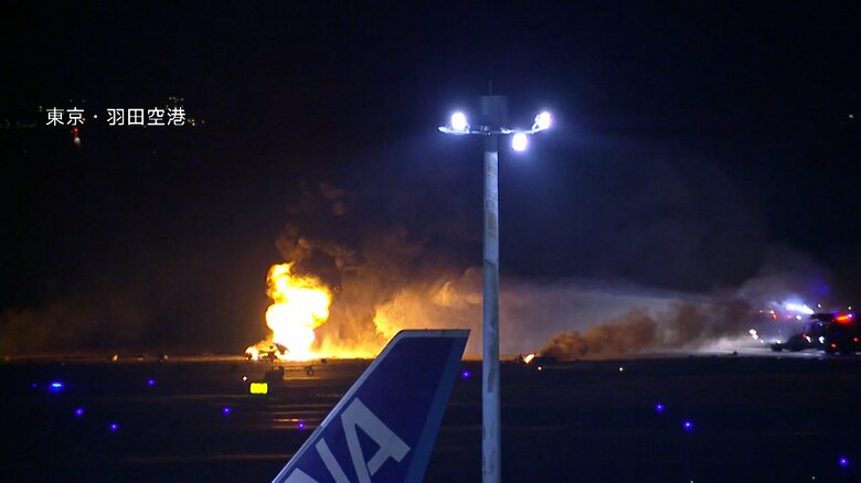 羽田空港で炎上する日航機
