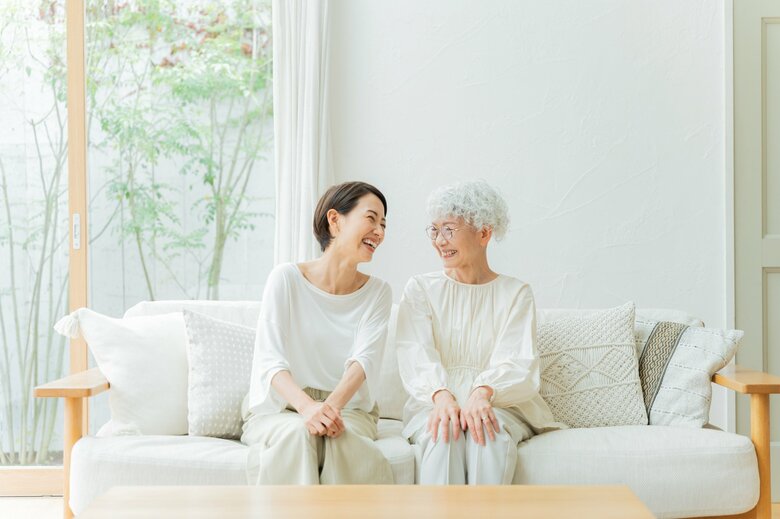 親子での対話が大事（画像はイメージ）