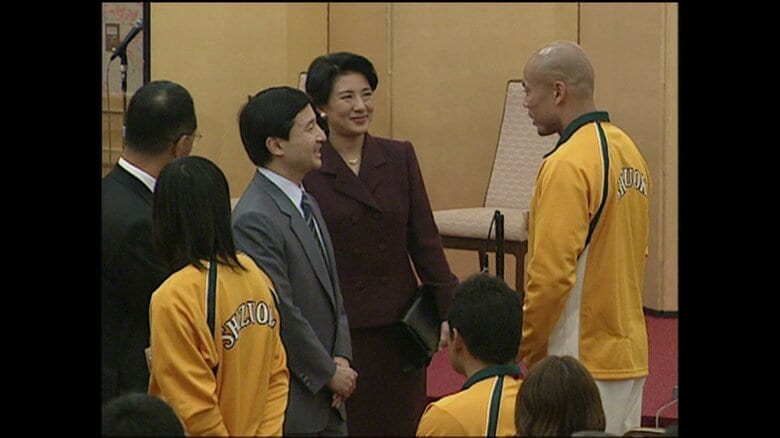 選手代表らにお声がけされる皇太子ご夫妻
