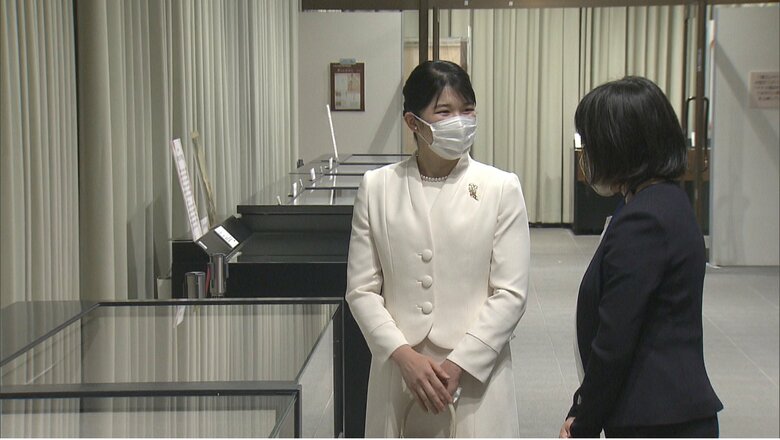 初の単独公務で「夢見る光源氏」展を鑑賞された　国立公文書館　5月11日