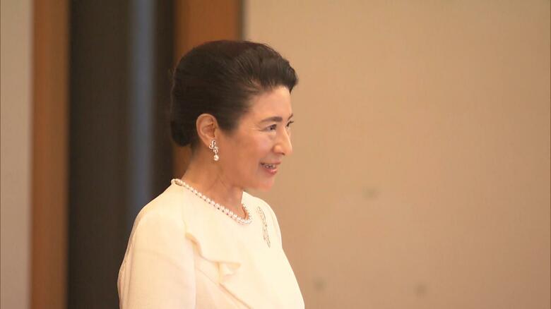 悠仁さまに言葉を掛けられる皇后さま