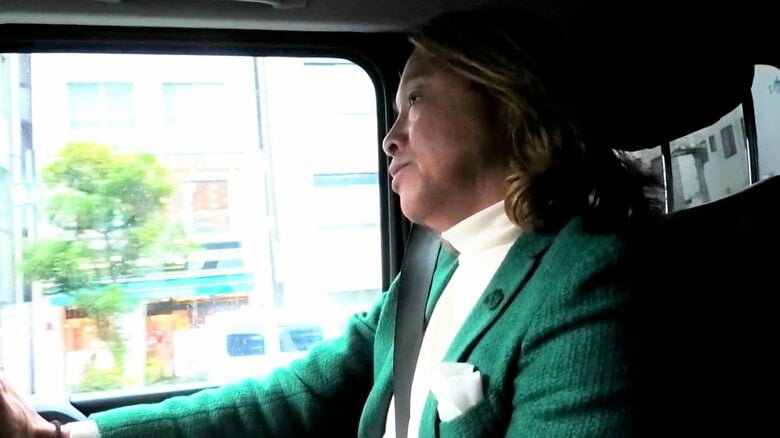 緑のジャケットで後輩の戦いを見守った