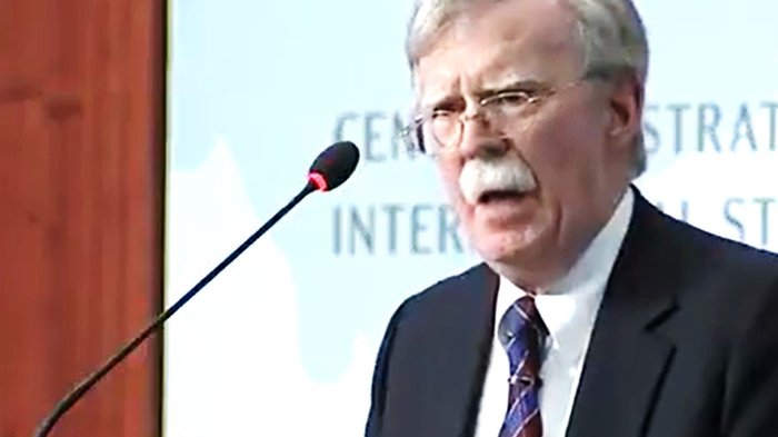 ボルトン氏の著書は、アメリカ同様韓国社会にも大きな衝撃を与えた