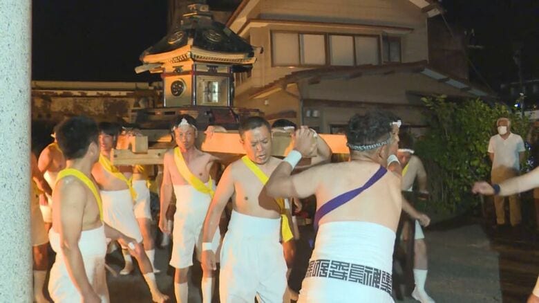 「あばれ神輿」が出発