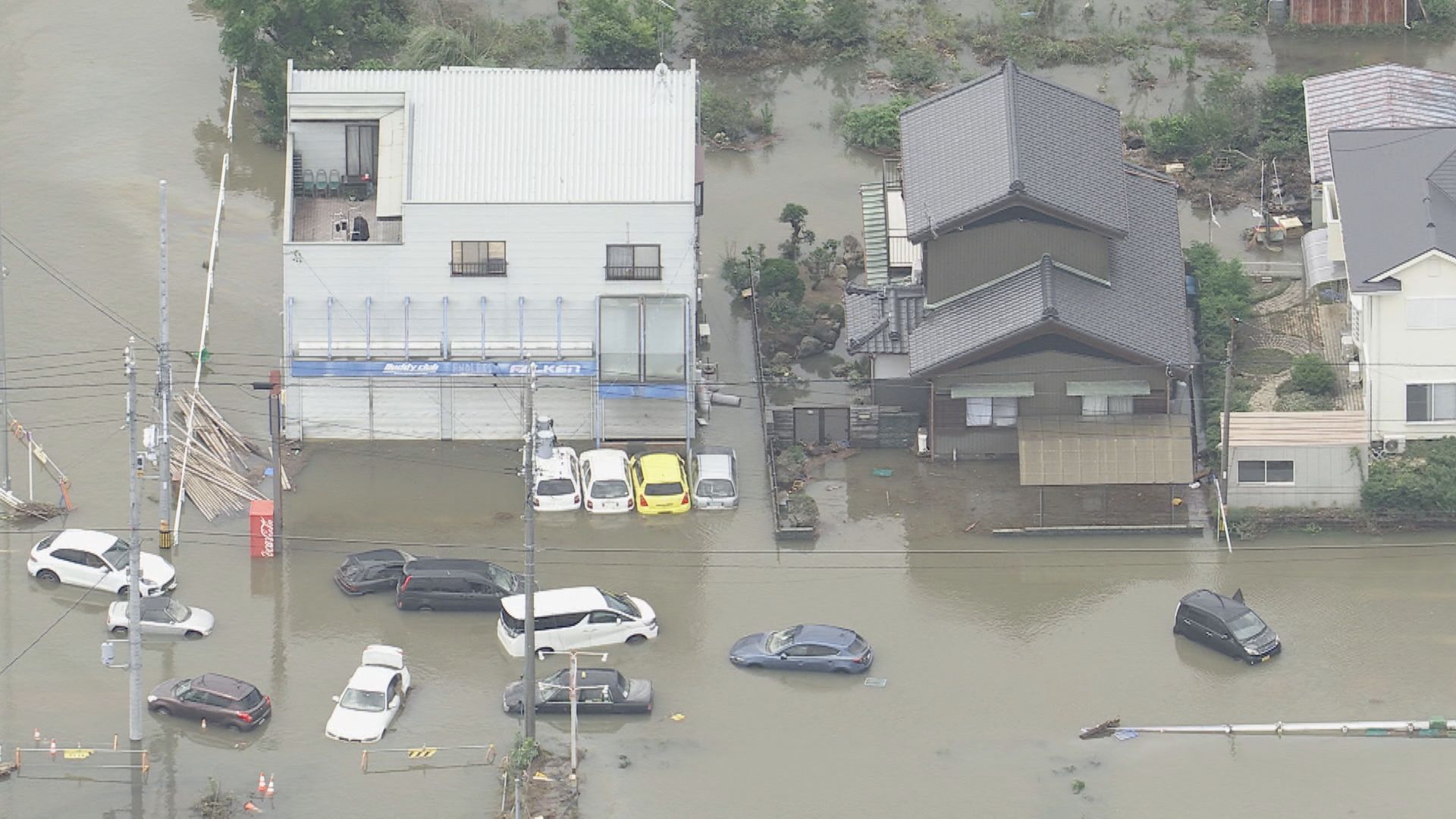 車を置いて逃げた人「腰のあたりまで水が…」記録的大雨で東海3県では広範囲で冠水 車内にいた1人が死亡