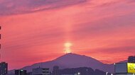 「太陽柱」と「虹」 氷と雨が織りなす光のアート　珍しい大気光学現象が同時に【熊本発】