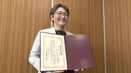 ハクセル美穂子氏に当選証書　雫石町長選で現職破り初当選　岩手県内自治体で初の女性トップに
