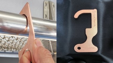 つり革に触りたくない…新型コロナ対策で続々誕生する“非接触グッズ”に予想以上の反響