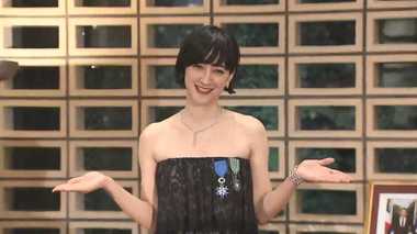 「勲章が重くてドレスが危ない感じに…」滝川クリステル フランス“シュヴァリエ”勲章受章