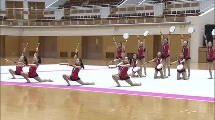 秋田新体操クラブの発表会　元団体日本代表の先輩とのコラボも披露　秋田市